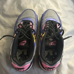 women’s air max 90s size 5y (7 women’s)